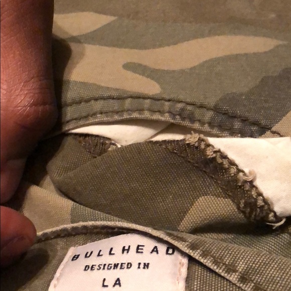 I’m selling some bullhead jeans - Picture 2 of 3